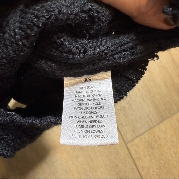 Black Cable Knit Dog Sweater Size XS - Picture 3 of 3